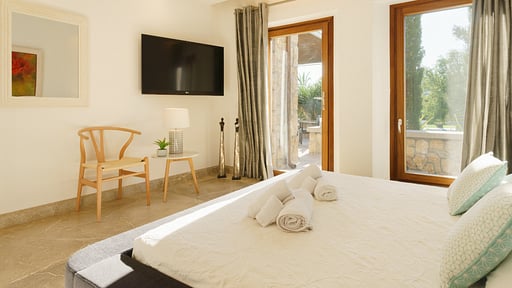 Villa Llenaire Bedroom 1