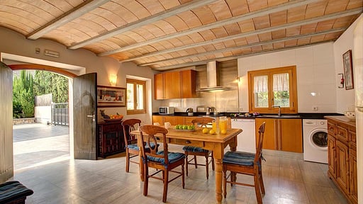 Villa Llobiner Dining area 2