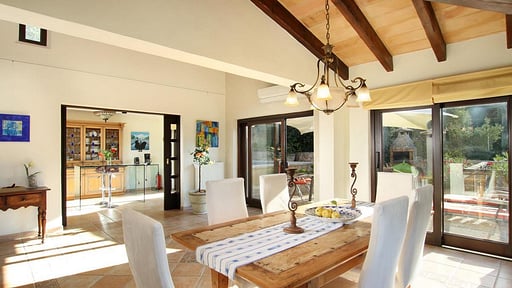 Villa Llop Dining area 1