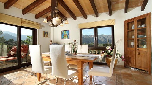 Villa Llop Dining area 1