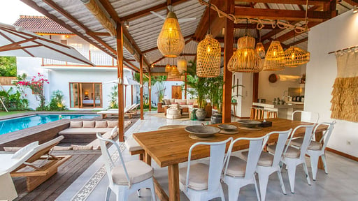 Villa Loma Dining area
