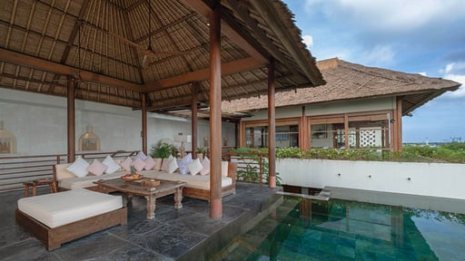 Villa Longhouse Salon