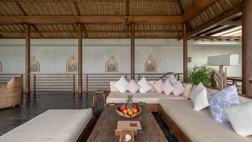 Villa Longhouse Salon