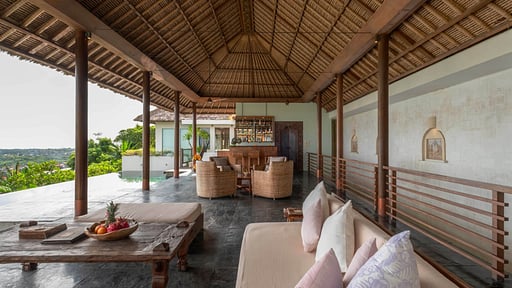 Villa Longhouse Salon
