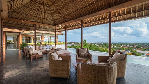 Villa Longhouse Salon