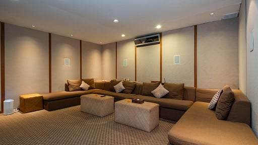 Villa Longhouse Salle média