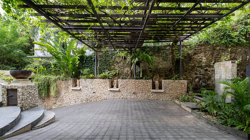 Villa Longhouse Parking