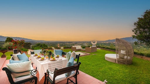 Villa Lontana Dining area