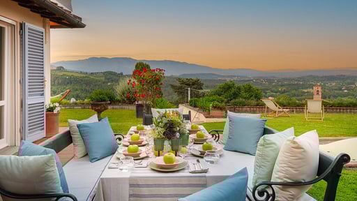 Villa Lontana Dining area