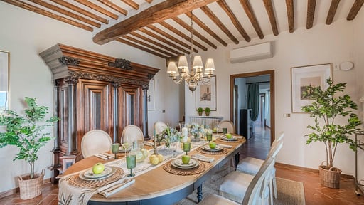 Villa Lontana Dining area