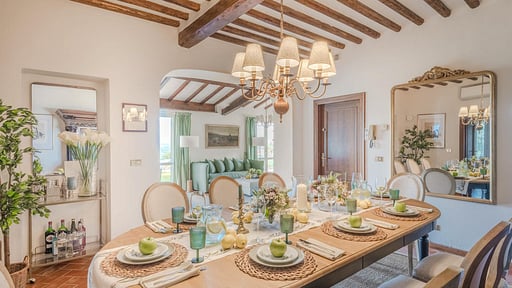 Villa Lontana Dining area