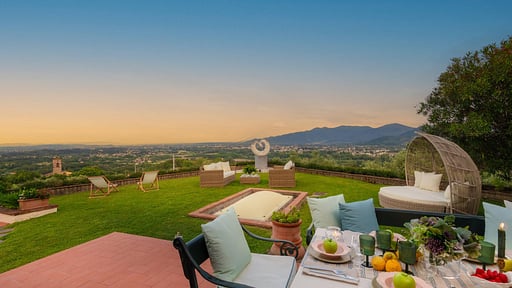 Villa Lontana Dining area