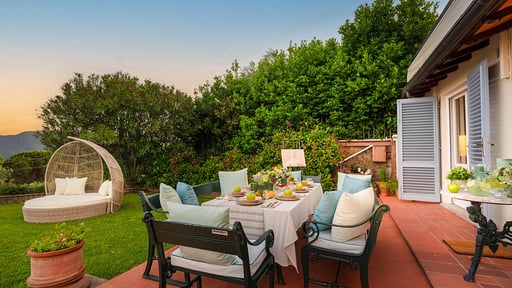 Villa Lontana Dining area