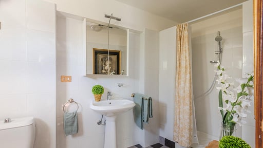 Villa Lontana Bedroom 5