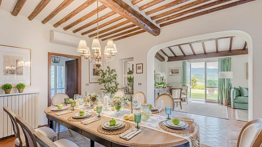 Villa Lontana Dining area