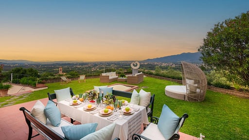 Villa Lontana Dining area