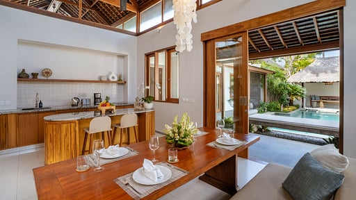 Villa Lotus Bumbak Dining area