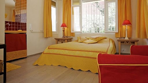 Villa Lou Cade Schlafzimmer 2