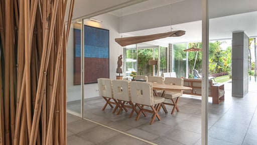 Villa Lou Dining area