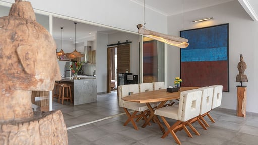 Villa Lou Dining area