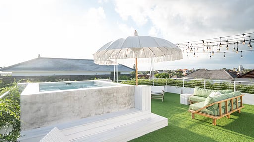 Villa Luja Canggu Jacuzzi