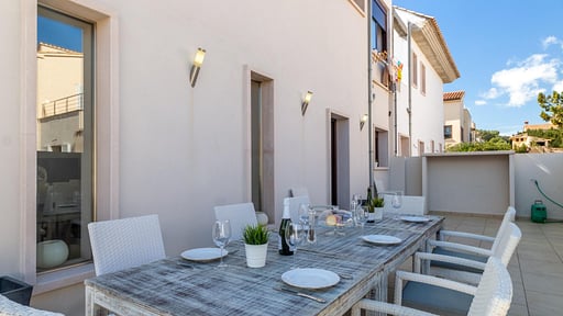 Villa Luminar Dining area