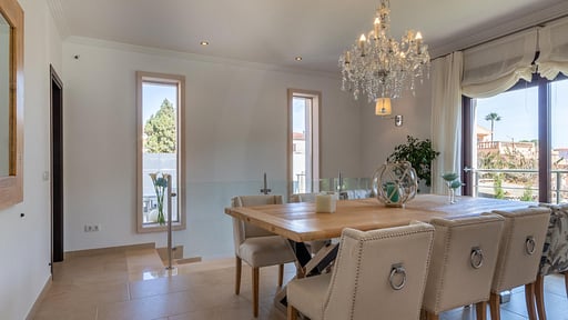 Villa Luminar Dining area