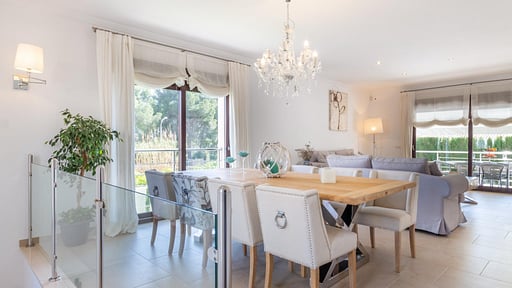 Villa Luminar Dining area