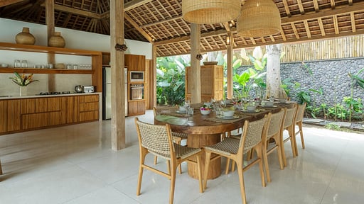 Villa Lunala Dining area