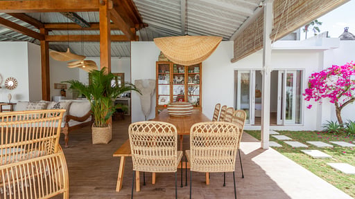 Villa M2 Dining area