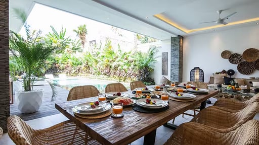 Villa Mabahata Dining area