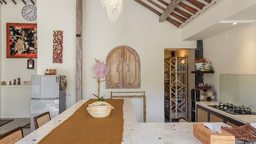 Villa Madeira Joglo Ji Dining area