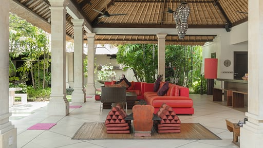 Villa Maju Salon
