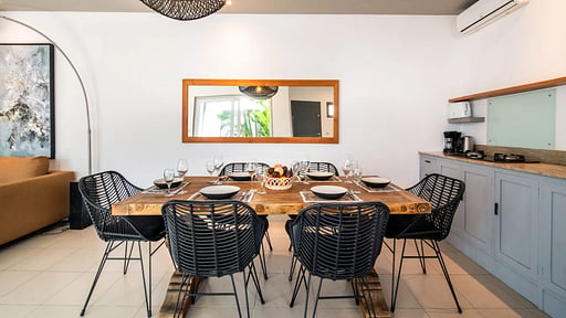 Villa Mama Обеденная зона