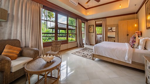 Villa Manis Beachfront Bedroom 2