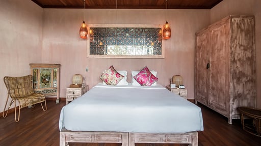 Villa Manis Beachfront Bedroom 2