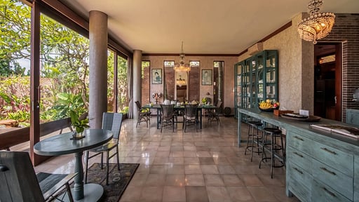 Villa Manis Beachfront Dining area
