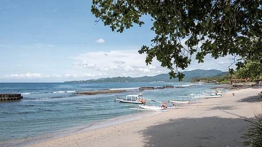Villa Manis Beachfront Surroundings