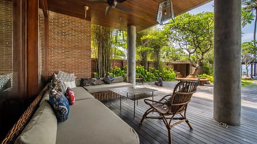 Villa Manis Beachfront Living room