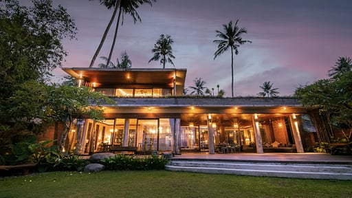 Villa Manis Beachfront Surroundings