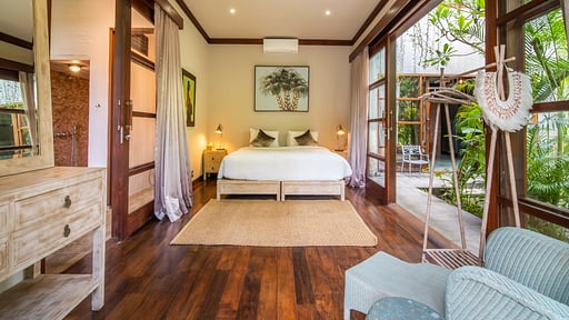 Villa Manis Beachfront Bedroom 6
