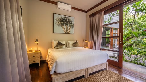 Villa Manis Beachfront Bedroom 6