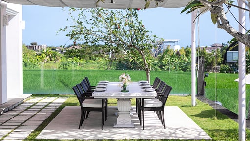 Villa Manis Dining area