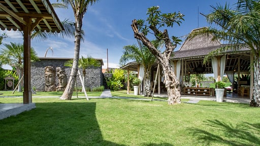 Villa Mannao Jardín