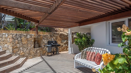 Villa Mapou BBQ equipment