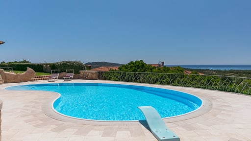 Villa Maratua Zwembad