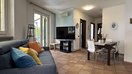 Villa Mareluna Salon