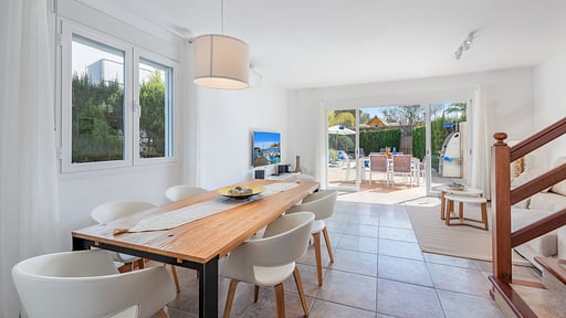 Villa Maricel Dining area