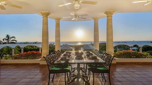 Villa Mariposa Terrace/Veranda 