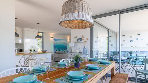 Villa Mariskal Dining area